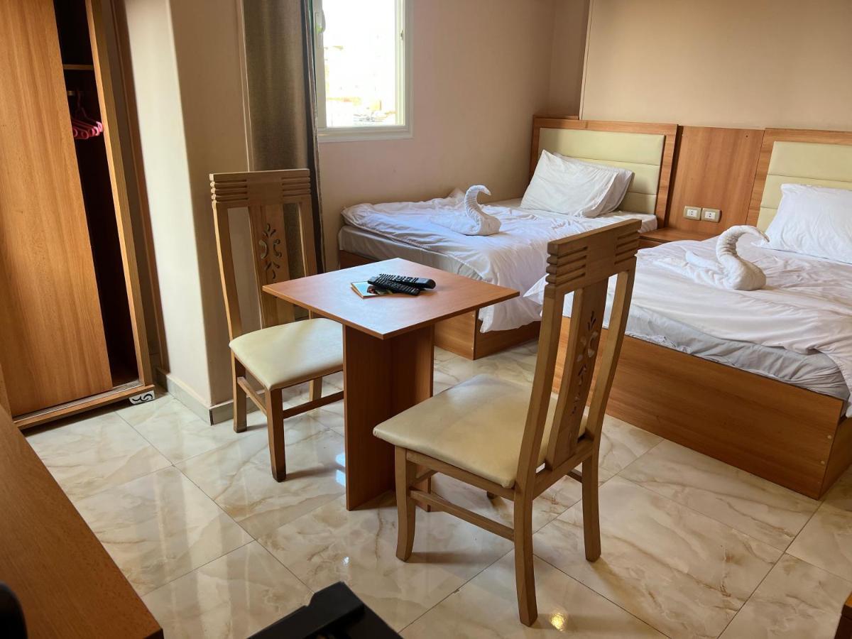 القاهرة Grand Pyramids View Hotel المظهر الخارجي الصورة