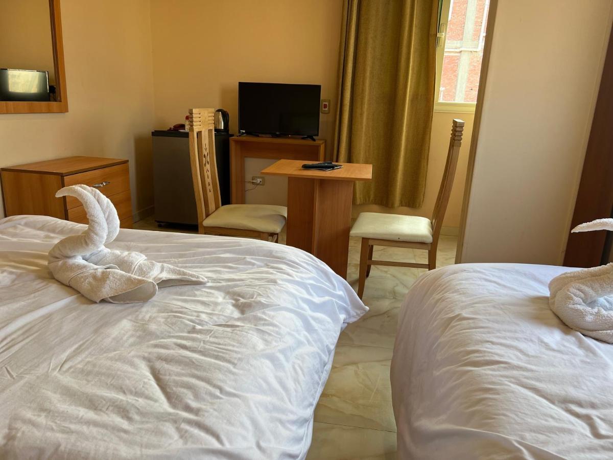 القاهرة Grand Pyramids View Hotel المظهر الخارجي الصورة