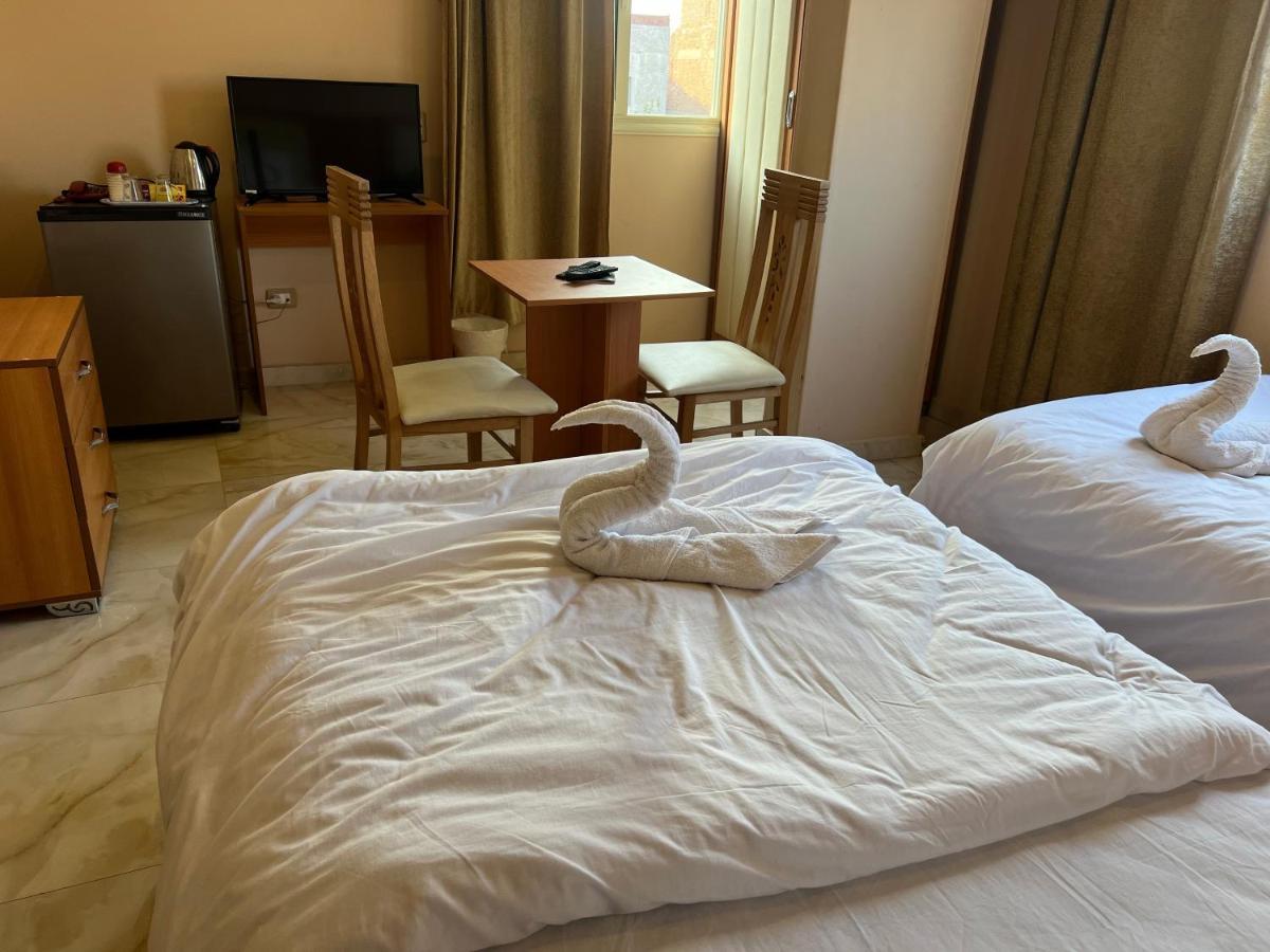 القاهرة Grand Pyramids View Hotel المظهر الخارجي الصورة