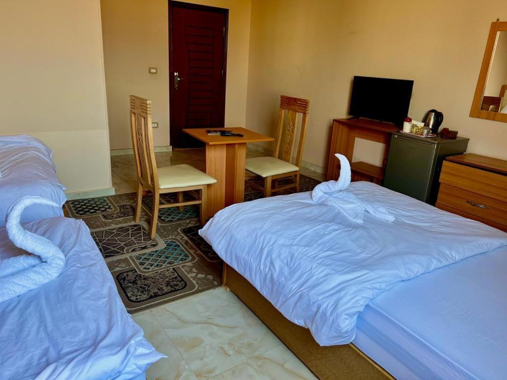 القاهرة Grand Pyramids View Hotel المظهر الخارجي الصورة