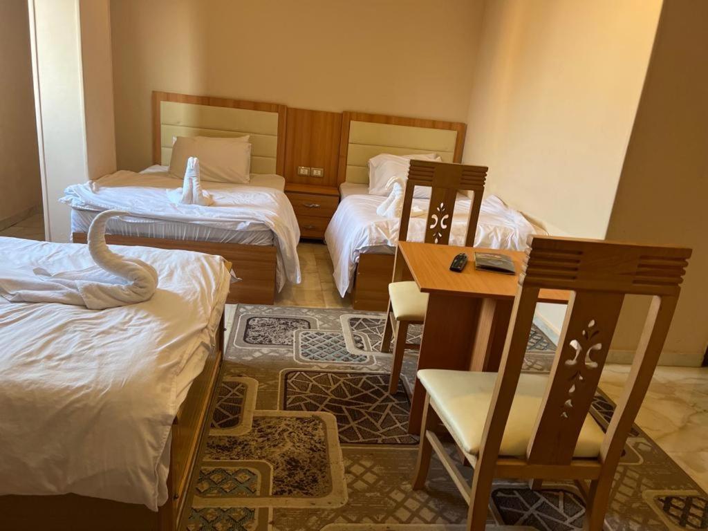 القاهرة Grand Pyramids View Hotel المظهر الخارجي الصورة