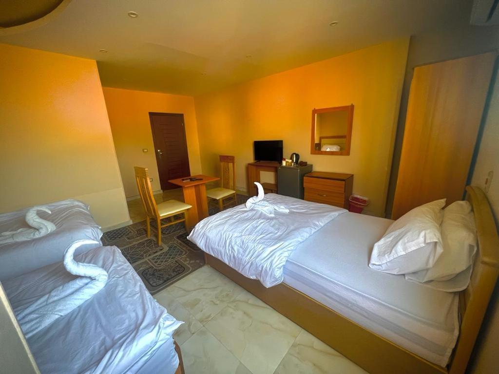 القاهرة Grand Pyramids View Hotel المظهر الخارجي الصورة